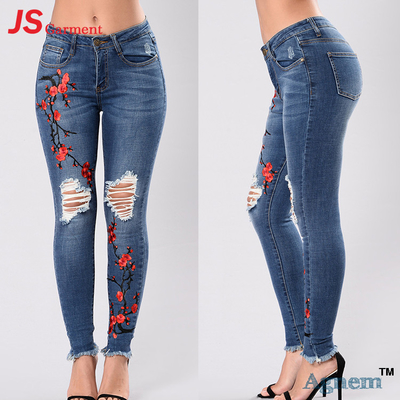 La taille adaptée aux besoins du client raisonnable de jambe des femmes maigres intégrales occasionnelles de jeans