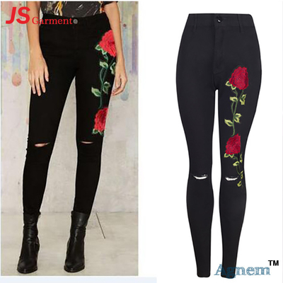 Style personnalisé du crayon des femmes maigres de jeans déchirées par noir de nouveau modèle